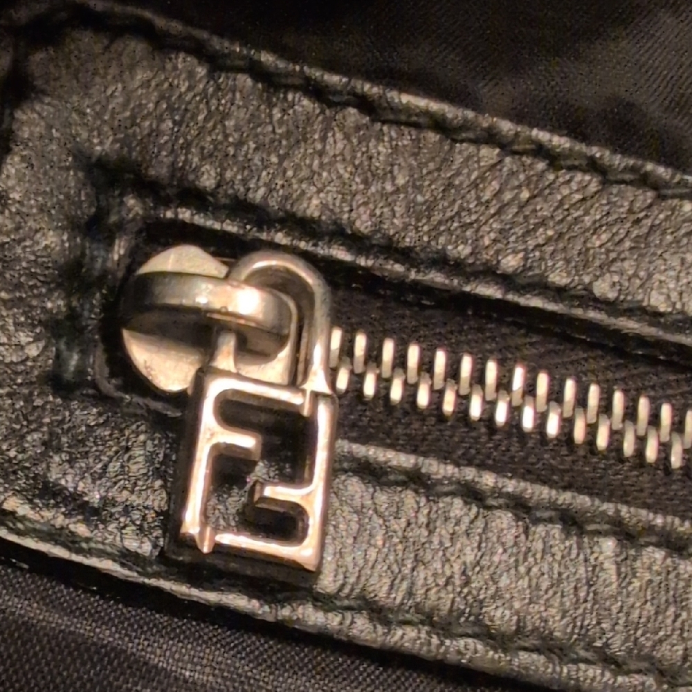 ❤FENDI HOBO SHOULDER BAG❤ - Picture 4 of 6
